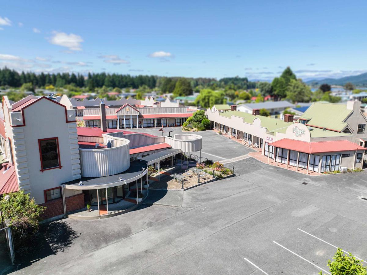 The Village Inn Hotel Te Anau Exterior photo