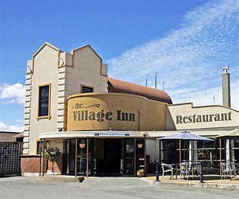 The Village Inn Hotel Te Anau Exterior photo